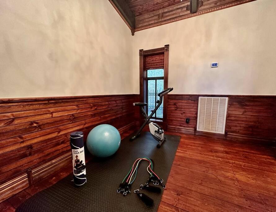 בריסטול 5 Bedroom Estate Near Casino And Downtown מראה חיצוני תמונה
