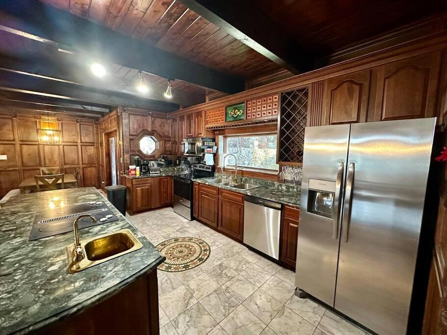 בריסטול 5 Bedroom Estate Near Casino And Downtown מראה חיצוני תמונה